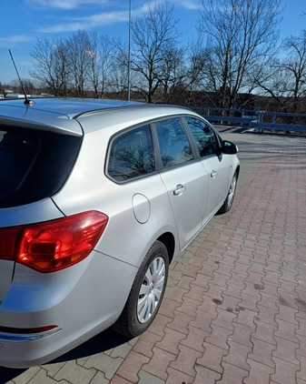 Opel Astra cena 21500 przebieg: 236000, rok produkcji 2013 z Przysucha małe 56